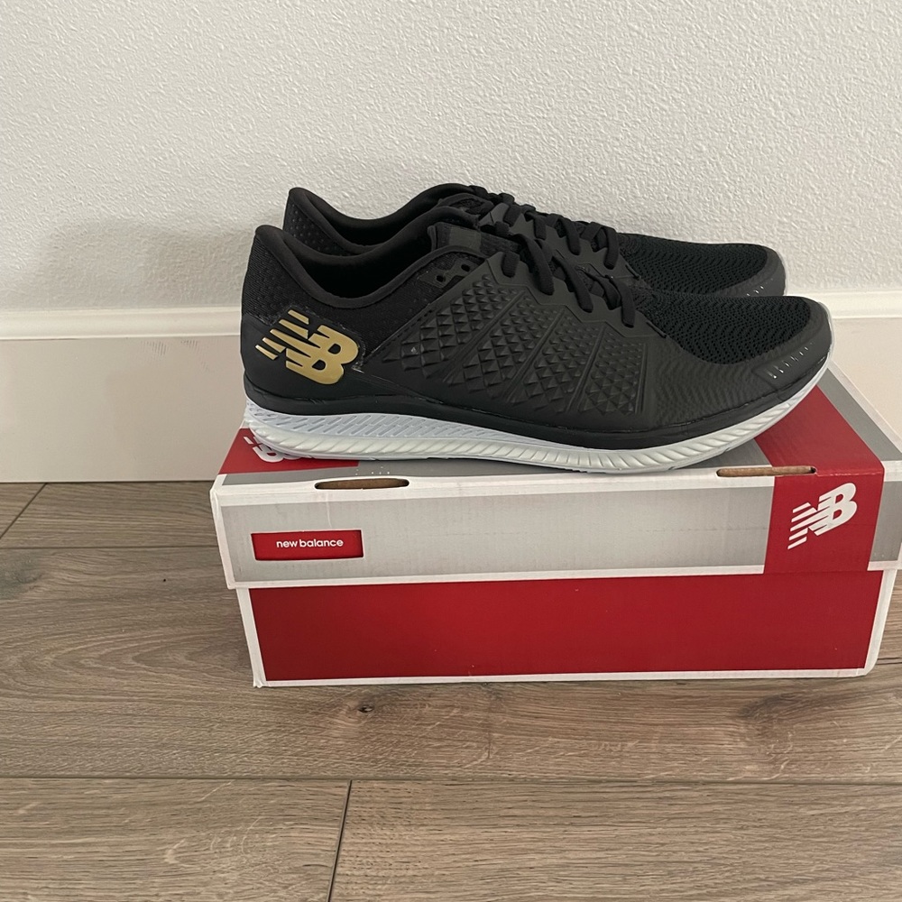 New balance mens fuel cell running shoes size 10 1/2